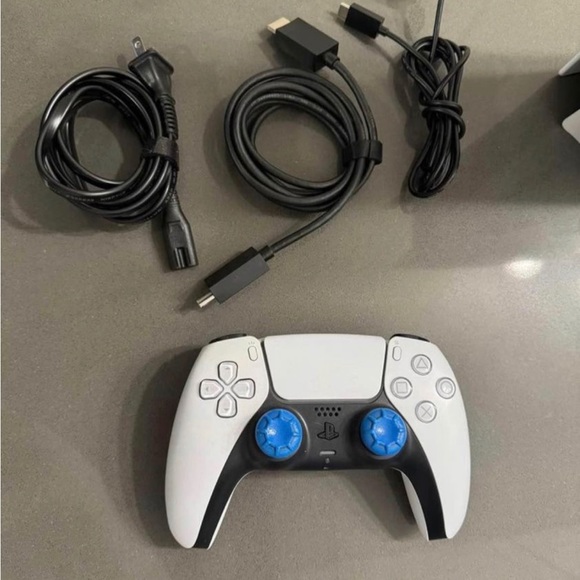 Ps 5 available - Picture 3 of 6